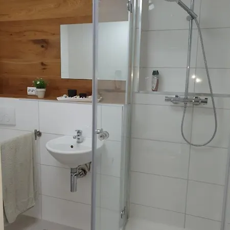 Apartament Privat , Eigene Eigang, Eigene Badezimmer, Und Eigene Kueche *