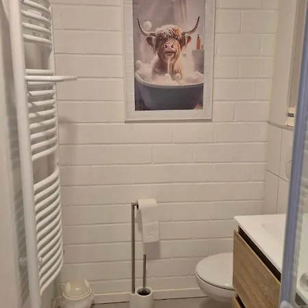 Appartement Privat , Eigene Eigang, Eigene Badezimmer, Und Eigene Kueche *